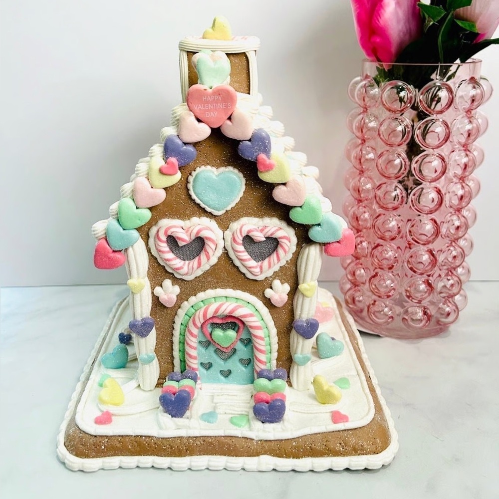 Valentine’s Day Light Up Candy Hearts Gingerbread House NWT